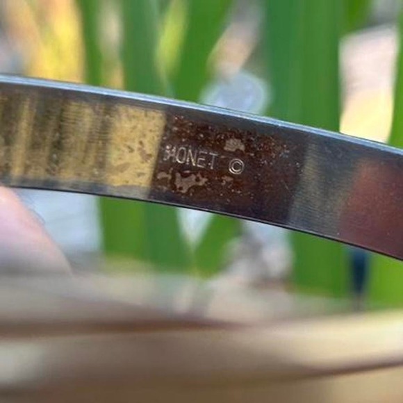 Monet Gold Tone Heavy Weight Slip On Etched Slanted Design Bangle Bracelet Vtg - Picture 4 of 4